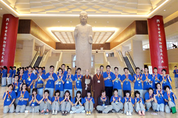 巡禮中台世界博物館,同學們領受佛法藝術化的感動