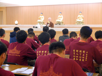 中台男眾佛教學院院長以法語甘露,為同學解惑